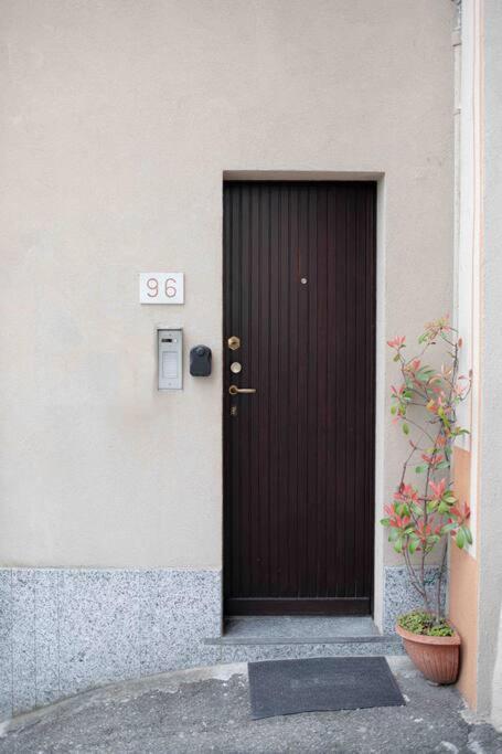 Vista Lago-Appartamento Funzionale Con Vista 瓦雷泽 外观 照片